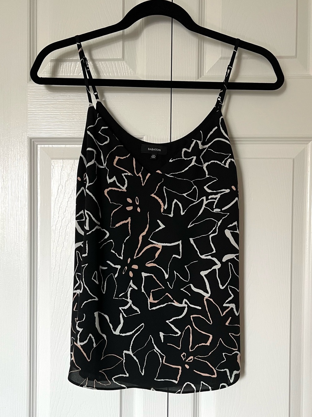 Aritzia Babaton Everly V-neck Camisole in Peach and Cream Floral on Black | XXS